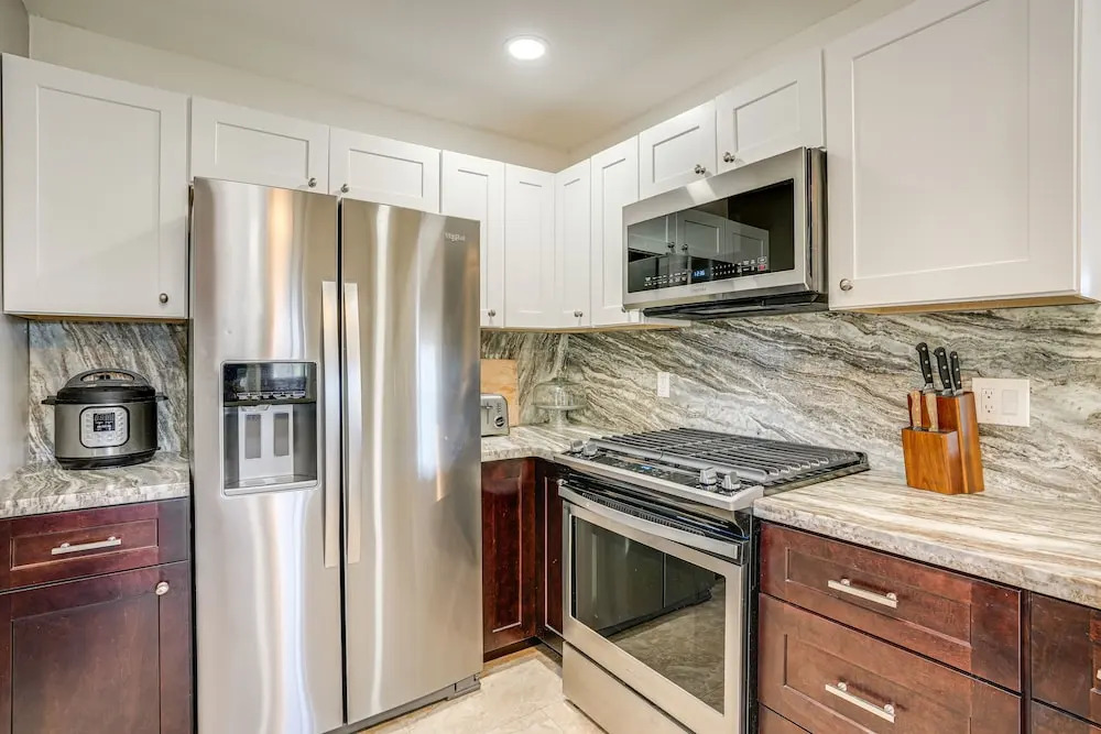 1 Mi to Dtwn: Scenic Prescott Hillside Retreat!