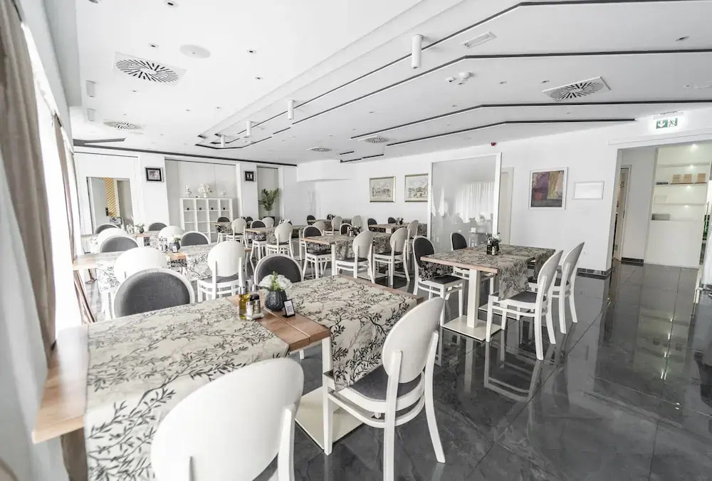 Hotel Santiny