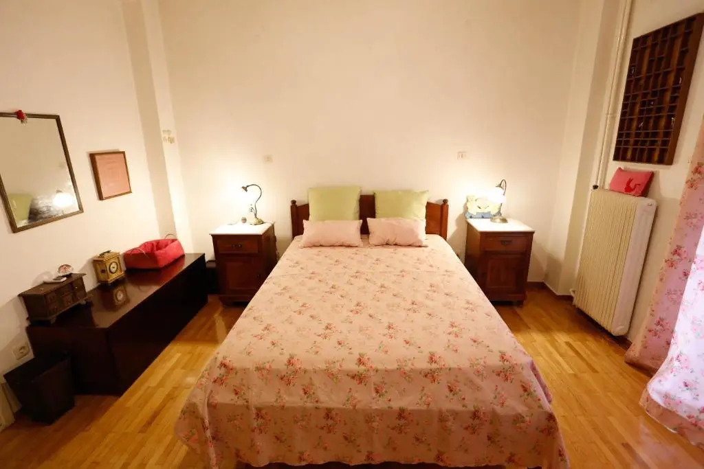 Spacious, big apartment for 6 persons in the center of Athens