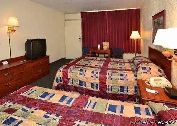 Rodeway Inn & Suites