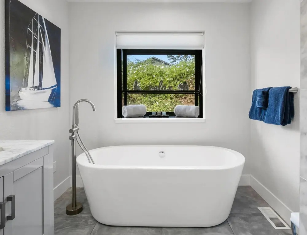 Newly Remodeled 4/4 With Bonus Room! Spectacular Valley Views! Aquarium Passes Available