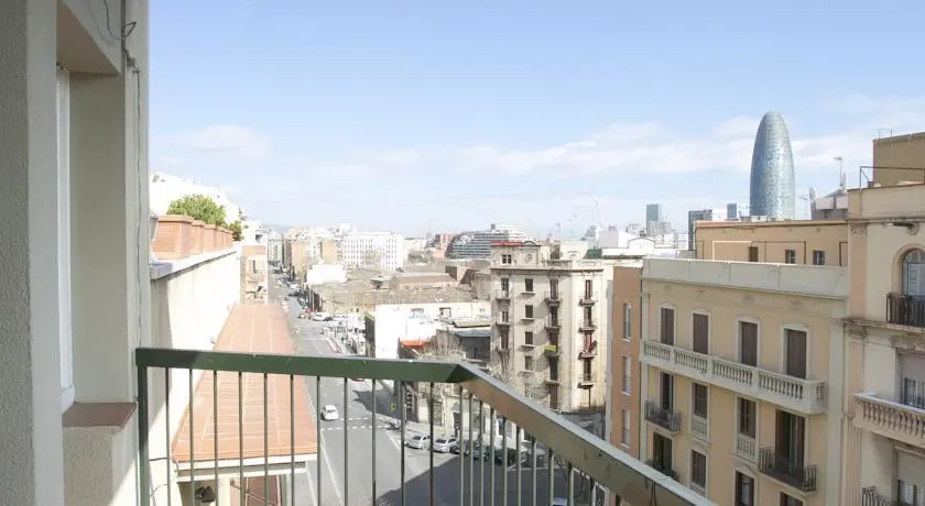 Sant Jordi Pisos - Consell de Cent