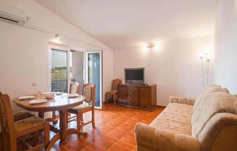 Awesome Apartment in Supetar-splitska With 1 Bedrooms and Wifi