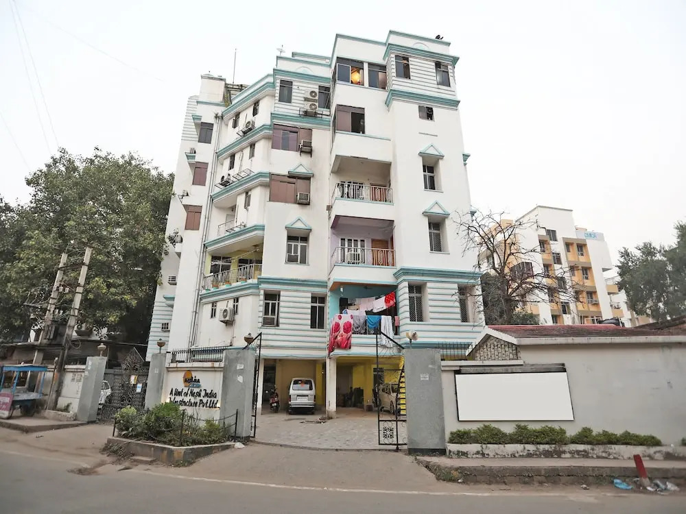 OYO 165 Nesh Inn Heritage