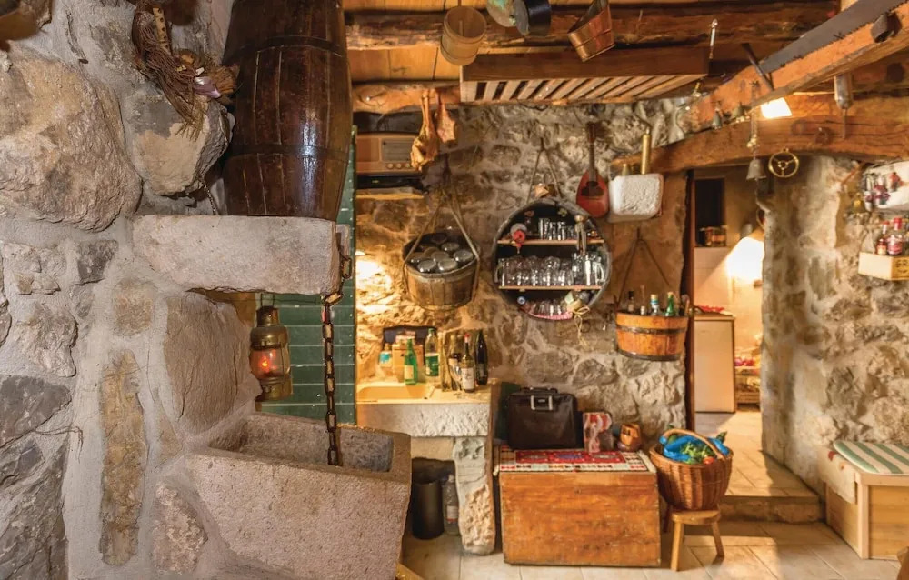Beautiful Home in Baska Voda with Hot Tub & 3 Bedrooms