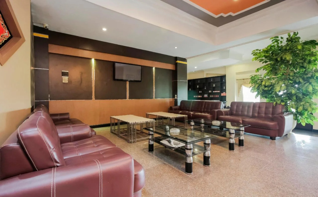 RedDoorz Plus near Depati Amir Airport