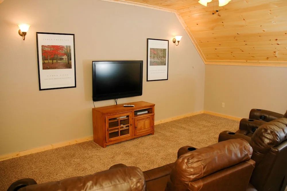Brookstone Lodge - 6 Br Cabin