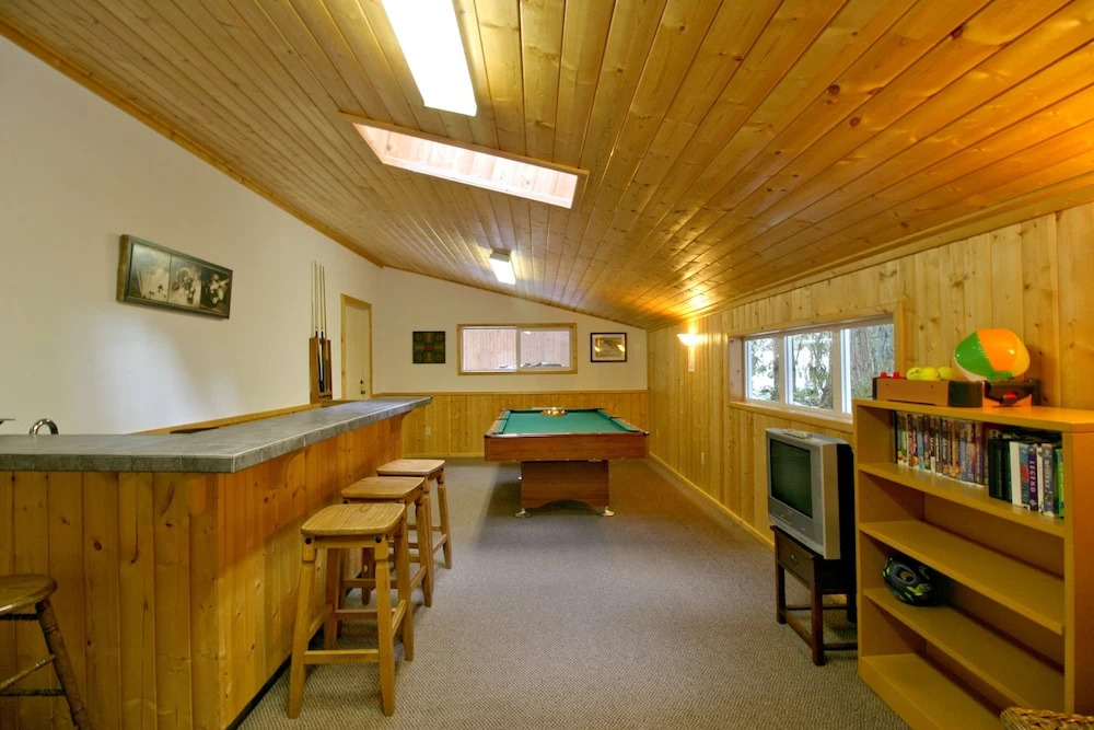 Snowline Cabin 23 - Great Cabin With hot Tub, Game Room, Wifi and Sauna