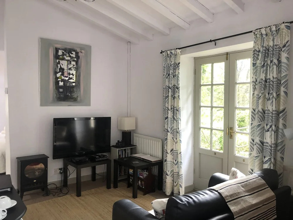 Coedmor Barn, Romantic Cottage in Snowdonia National Park. Stay in the Woodland's Heart!