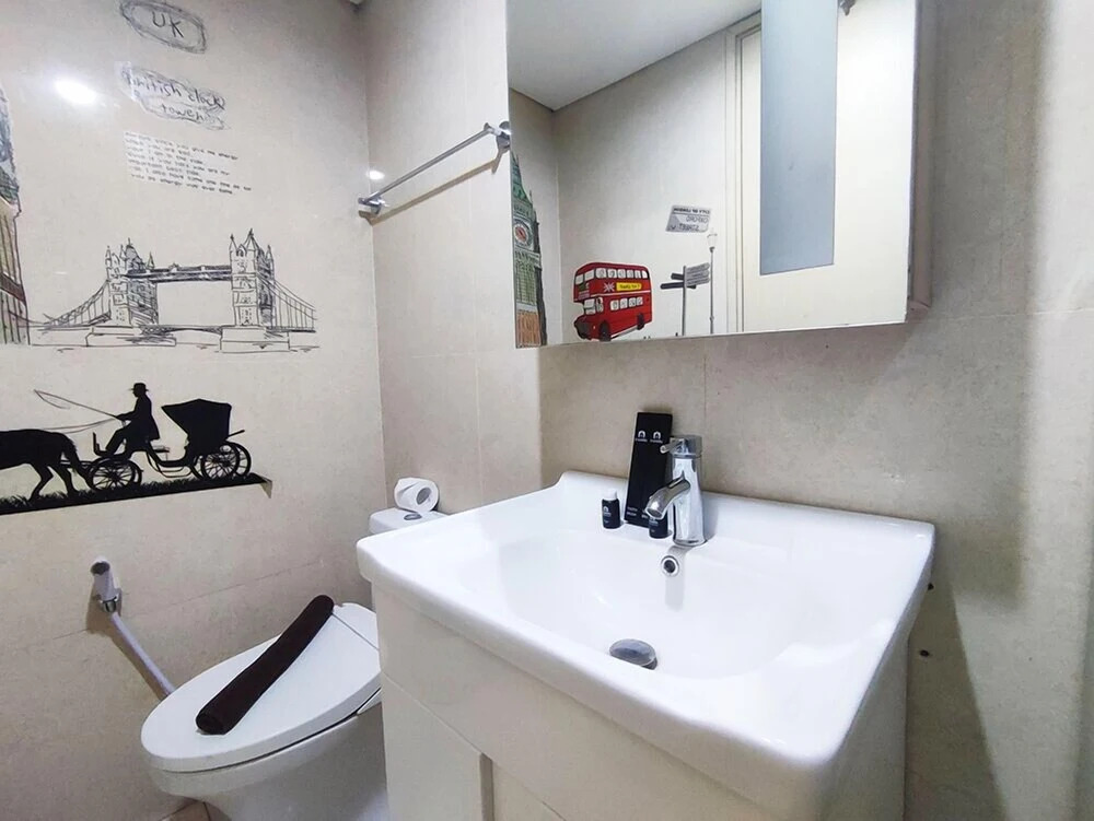 New Furnished Studio Room Apartment At Warhol (W/R) Residences