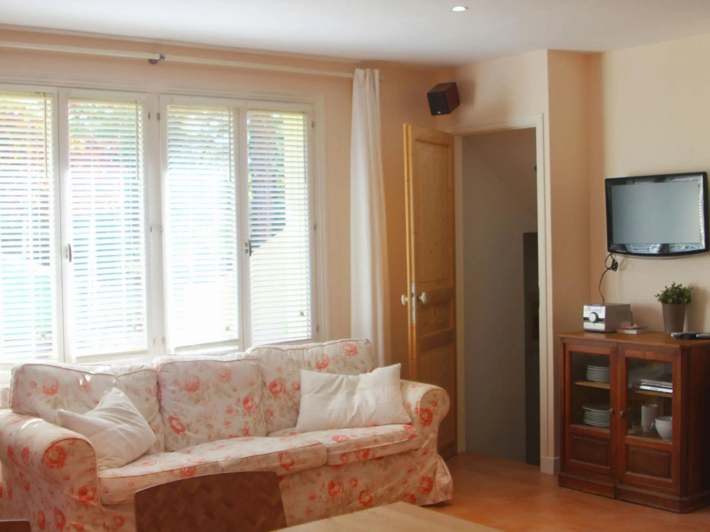 Lovely Cottage in Valréas with Swimming Pool