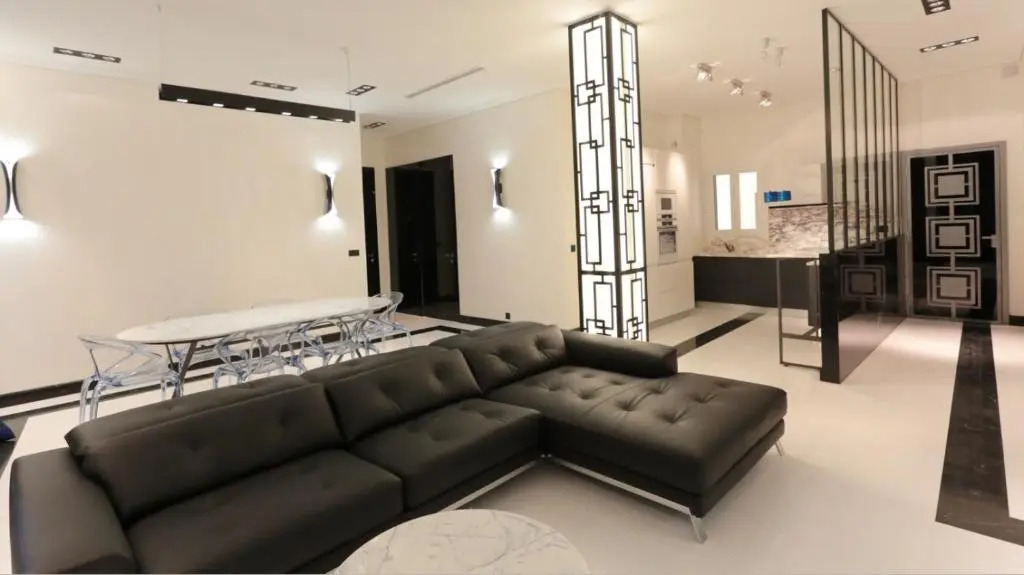 110 m2 golden square, renovated, 20metres croisette, parking private