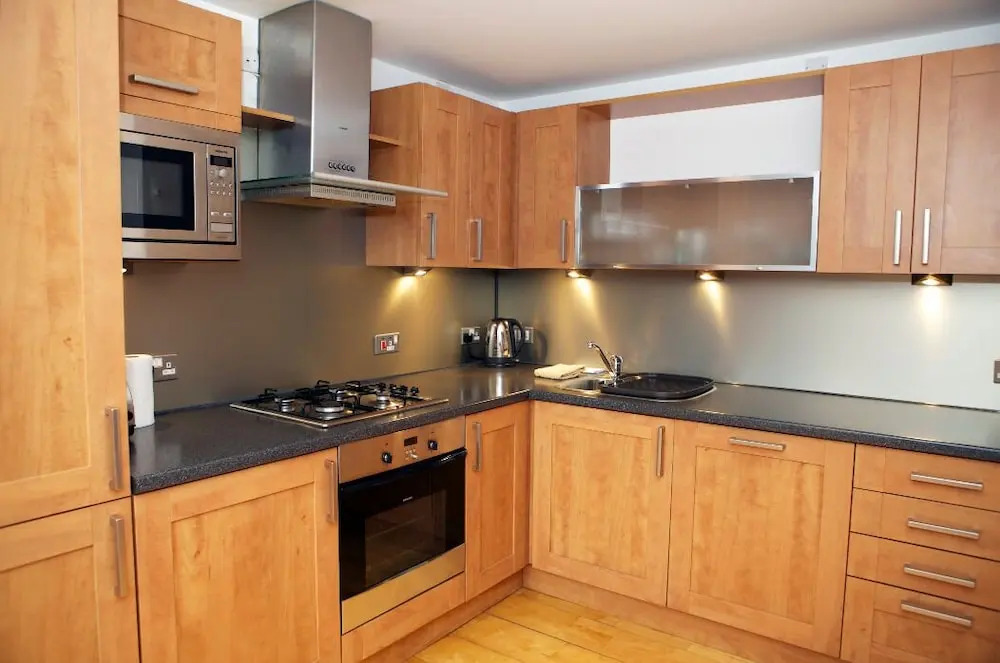 Smart 3 bedroomed flat with parking