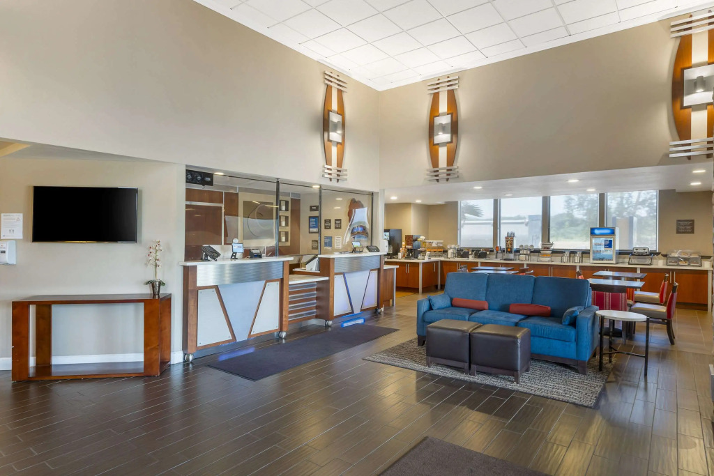 Comfort Inn & Suites Redwood Country