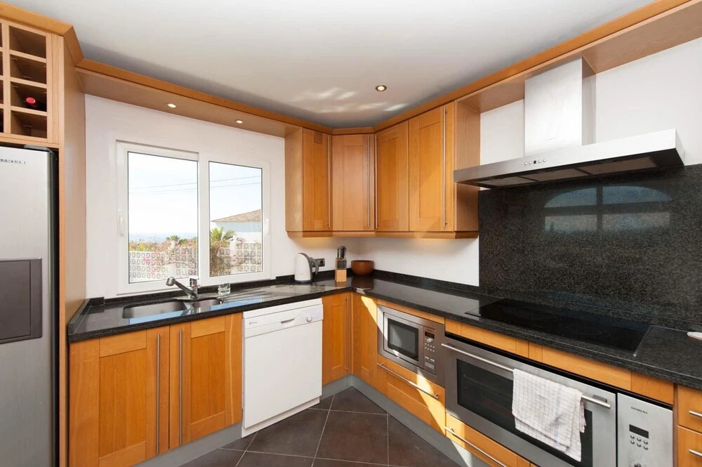 5BR 4BA Villa Romano With Panoramic Sea and Golf Views in Elviria, Marbella