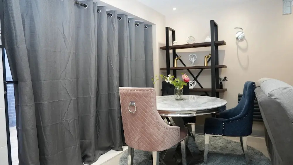 Charming London House - Sleeps 4 & Outdoor Space