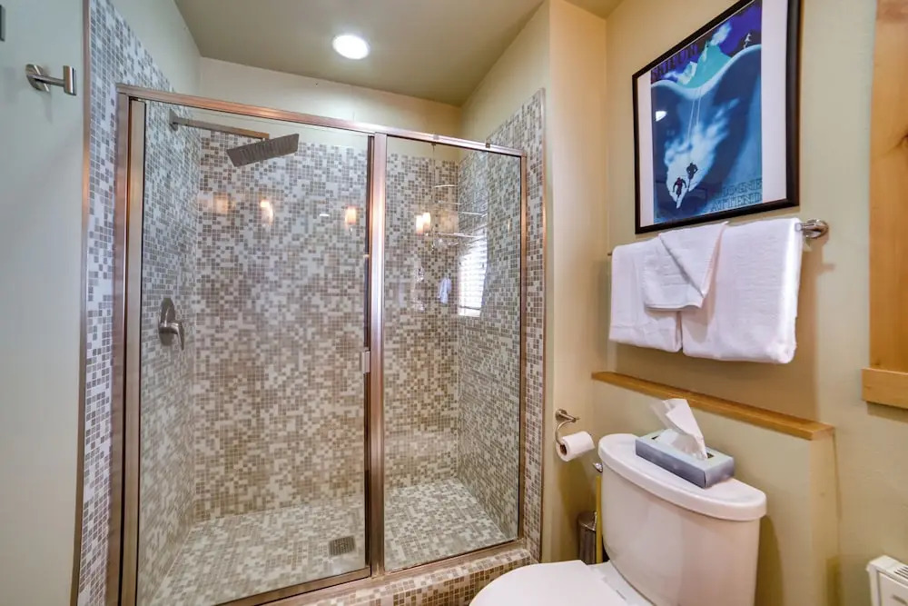 Mammoth Lakes Condo w/ Fireplace: Near Skiing!
