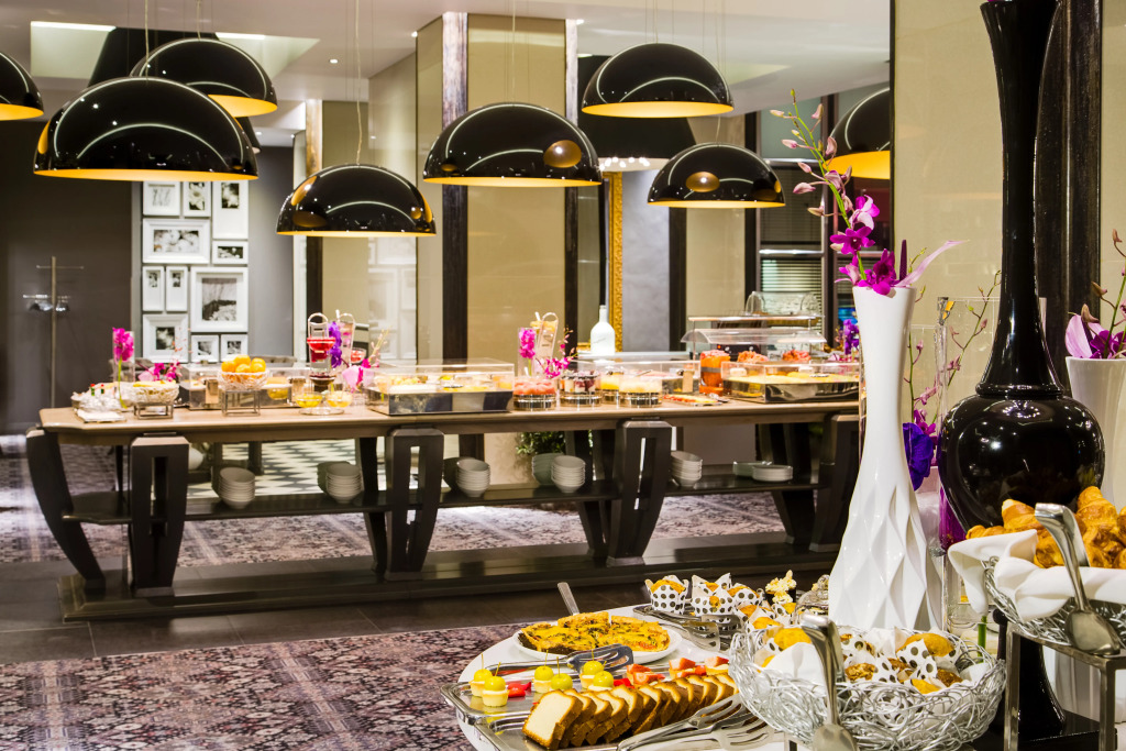 African Pride Melrose Arch, Autograph Collection