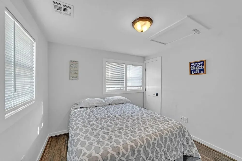 Charming 2-br Home, 4 Blocks To The Boardwalk 2 Bedroom Home