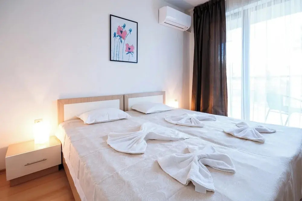 Sunny Beach Retreat - 2-bedroom Apartment