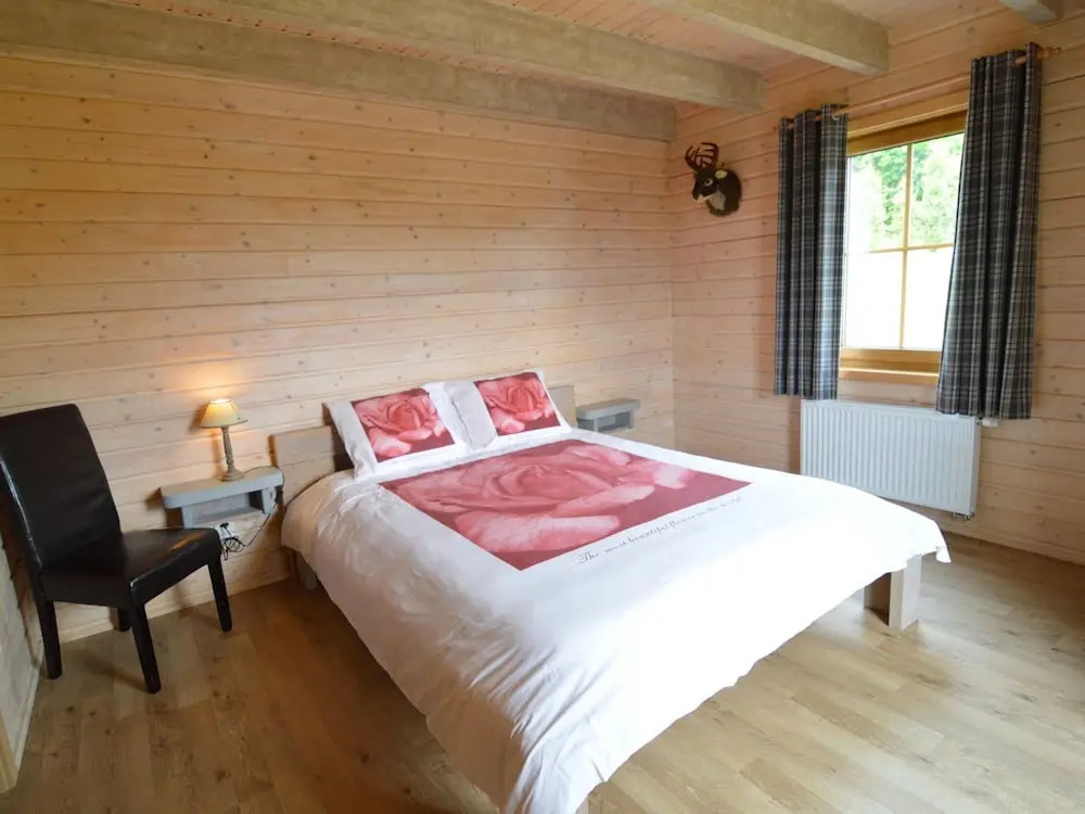 Sumptuous Chalet in Septon with Sauna & Hot Tub
