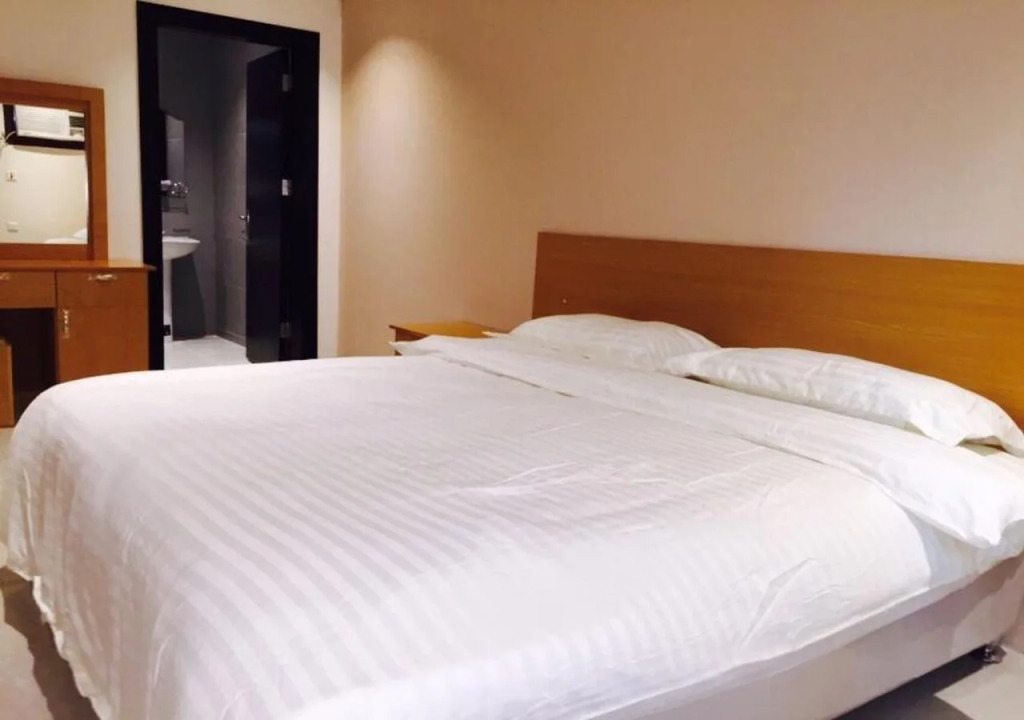 Al Amoria Furnished Apartments 4