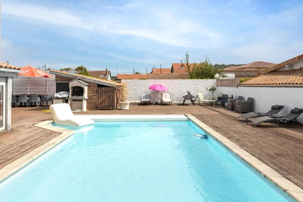 Grande villa avec piscine chauffée