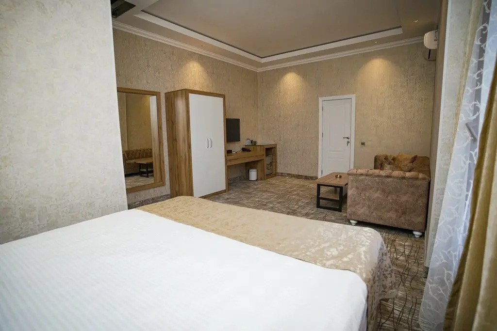 LakeSide Hotel & Spa