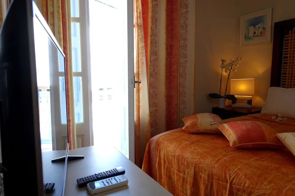 Le Coq Apartments