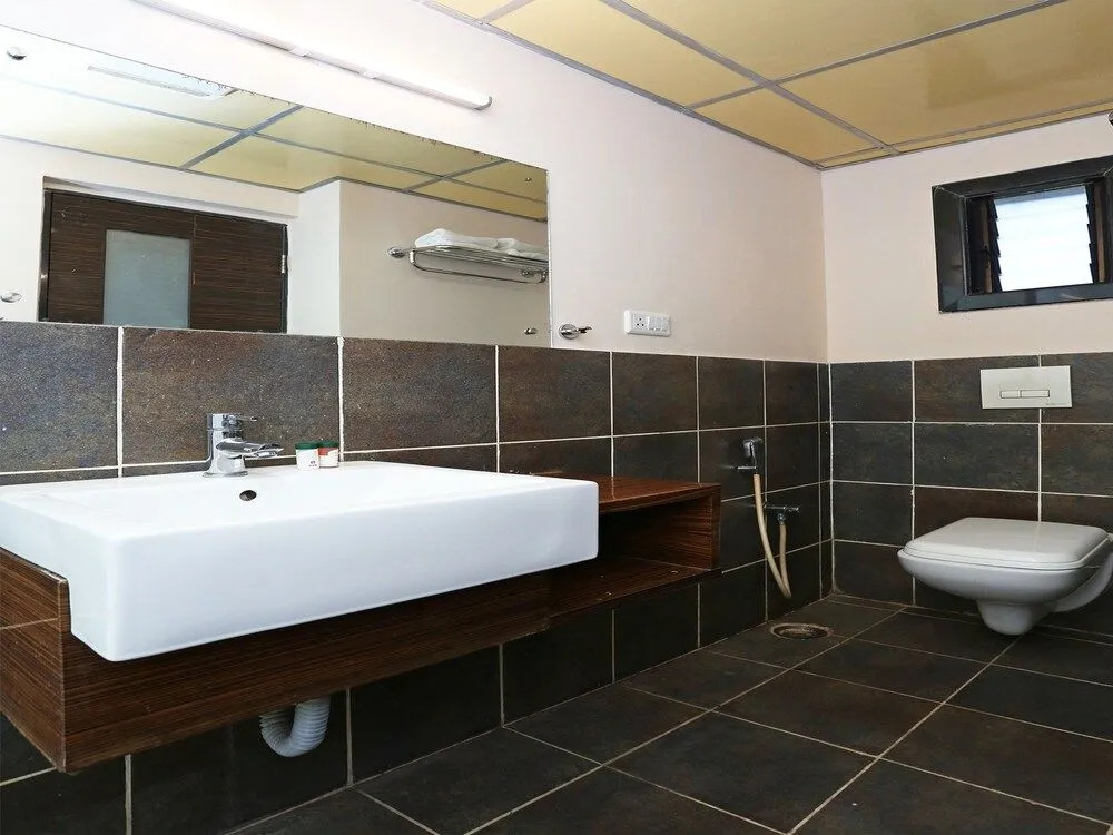 Oyo 14712 The New Garden Inn
