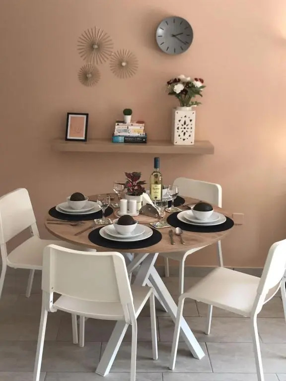 Seaside Maisonette 200M from sea