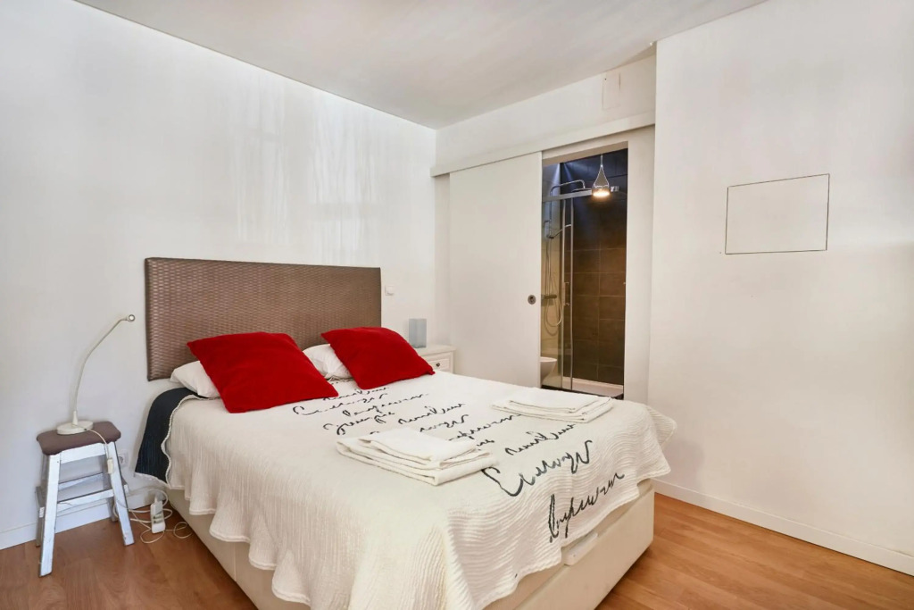 Renovated Charming Apartment, By TimeCooler