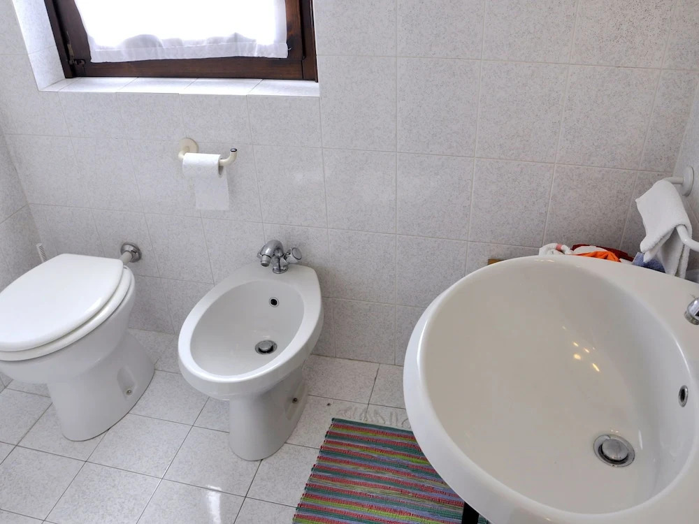 Newly Renovated Holiday Home With Scenic Hill-view