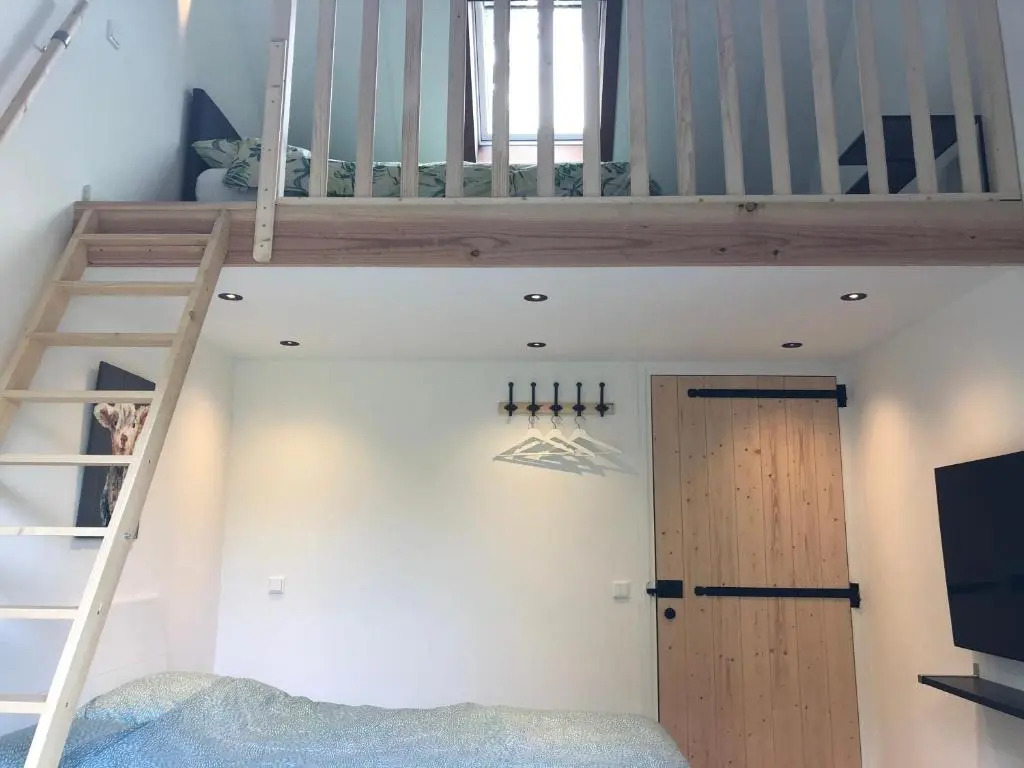 Flora’s B&B