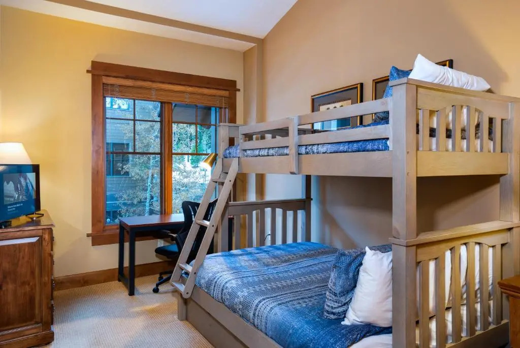 Top Floor Residence in The Village at Northstar! - Iron Horse North 306