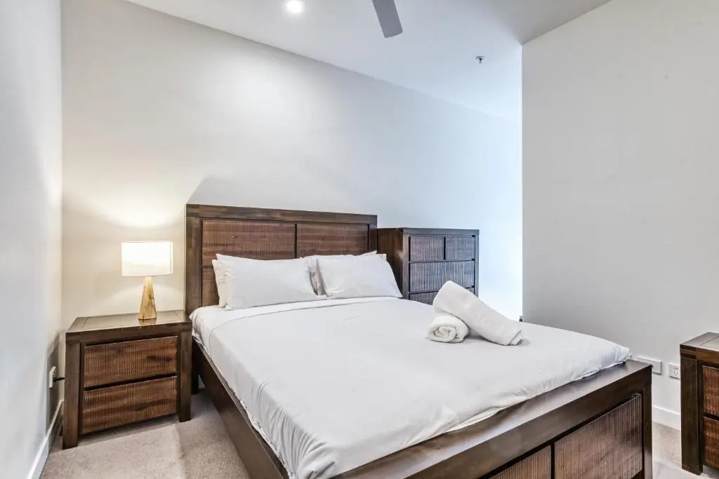 Chic Inner City Position 2 bedroom apartment with Parking By Serain Residences