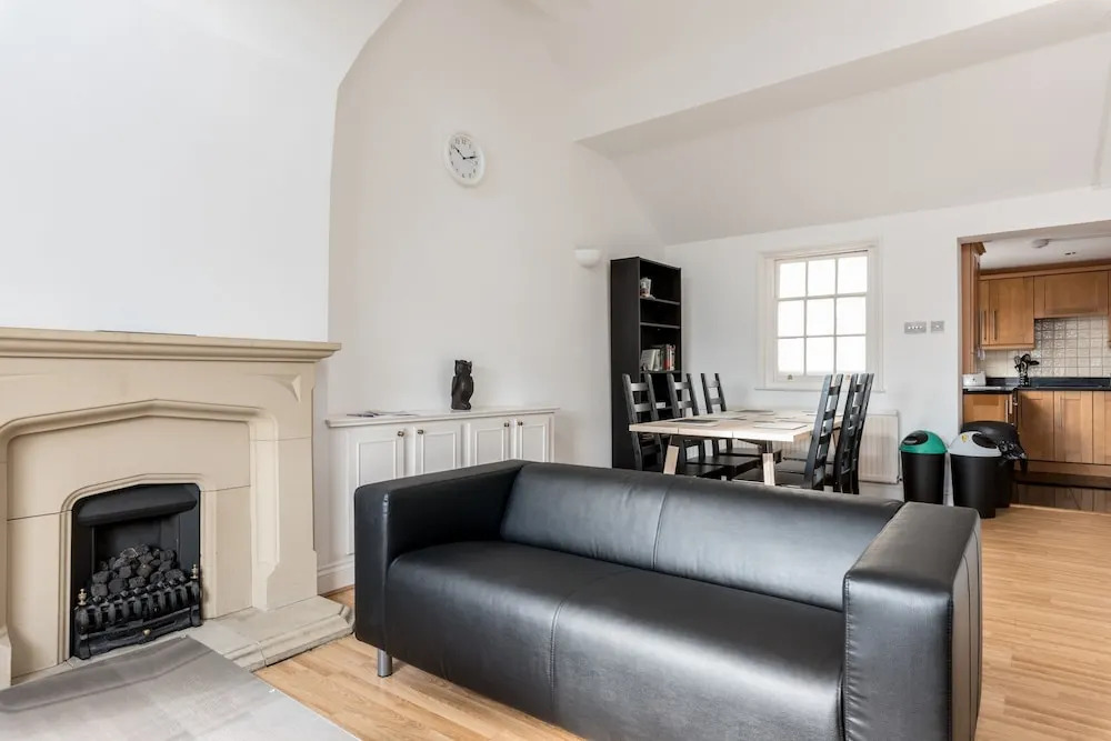 Modern 3 Bedroom Central Brighton House