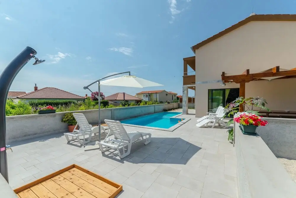 Villa "Luscinia"
