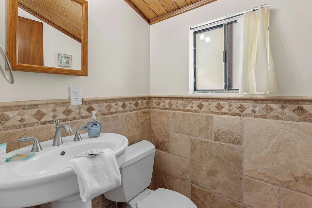 Ivvy Bear Lodge