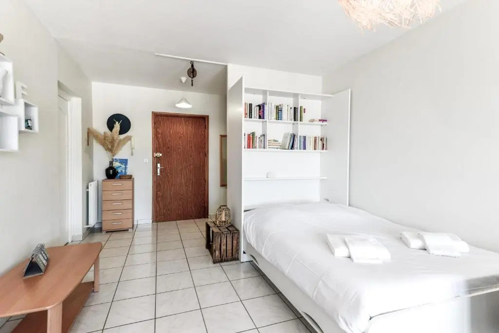 Nice studio with stunning views of the mountains near the lake