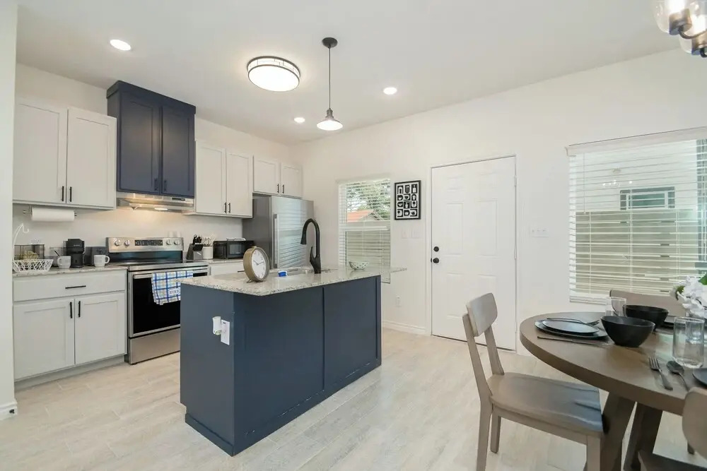 Private Townhouse: Close to Everything