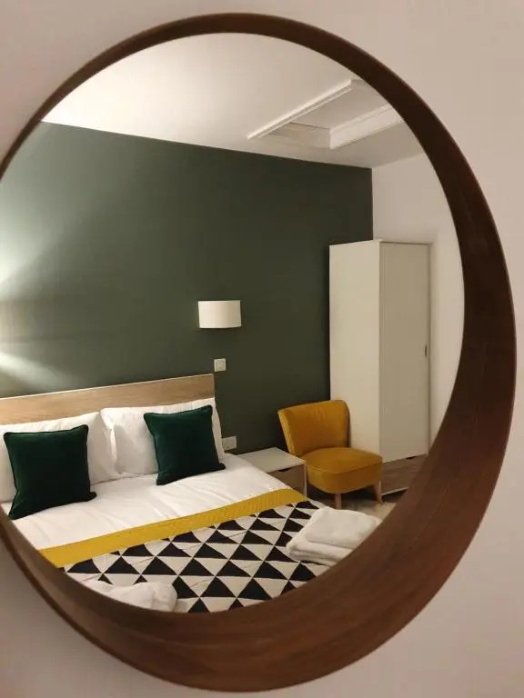 The Taylor Suite - Stunning 2-ensuite beds, Cathedral view roof garden
