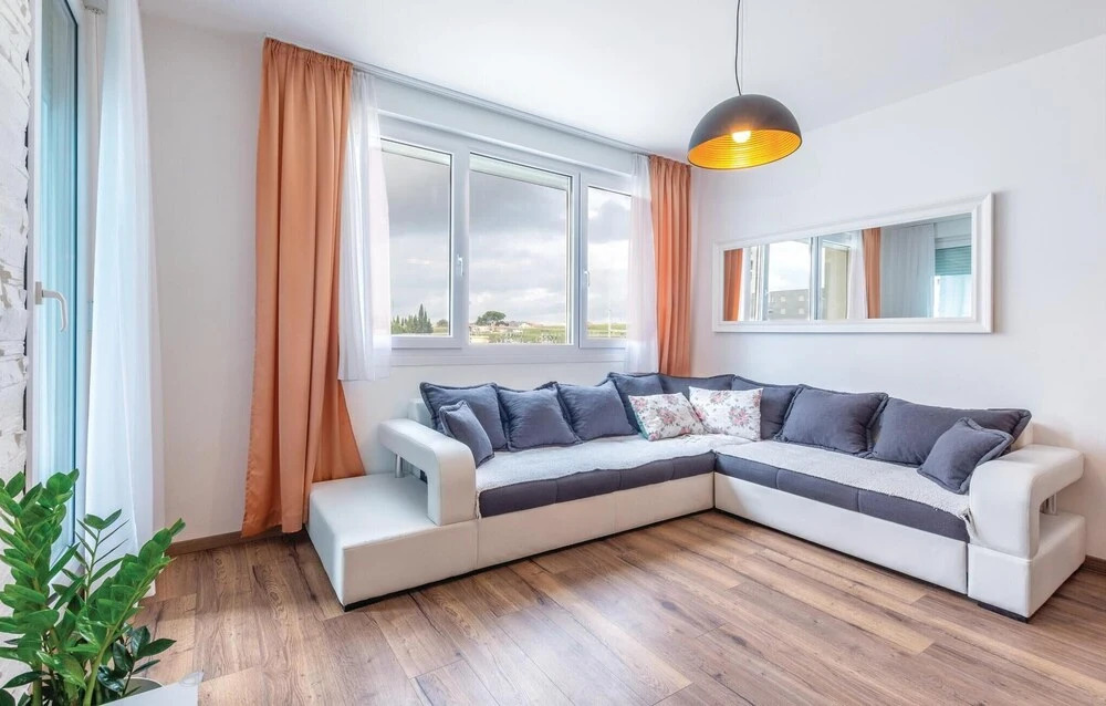 Nice Apartment in Split With 3 Bedrooms and Wifi