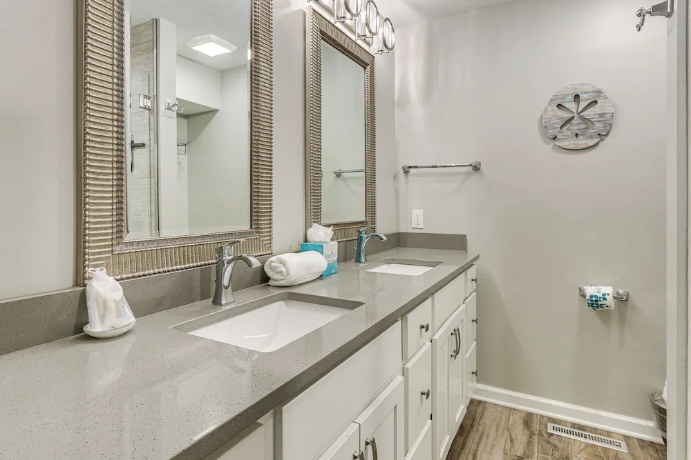 Modern Hilton Head Retreat: Walk to Beach & Golf!