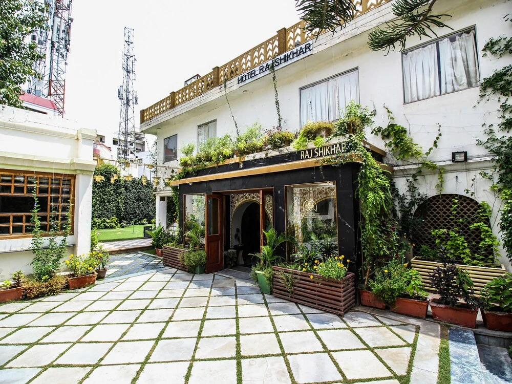 OYO 18849 Hotel Raj Shikhar
