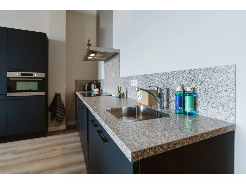 Luxury apartment overlooking the marina for 10 people