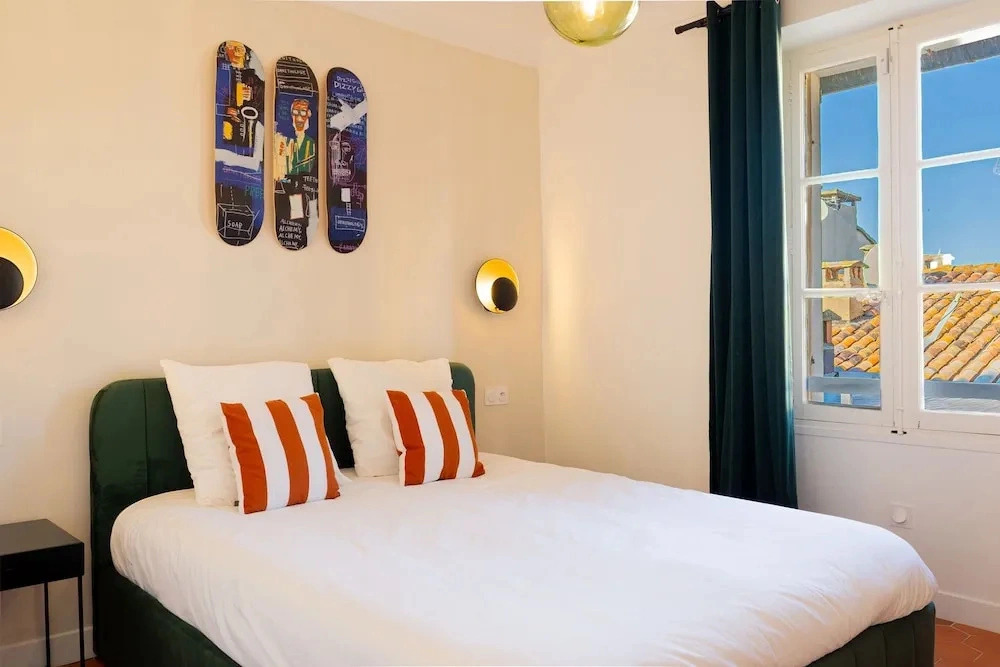 Saint-tropez: Bright Apartment Near the Port