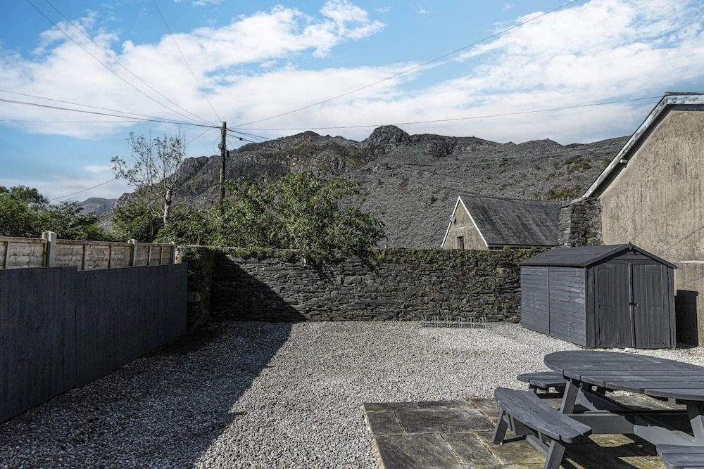 Cottage in Snowdonia With Movie Room & Views