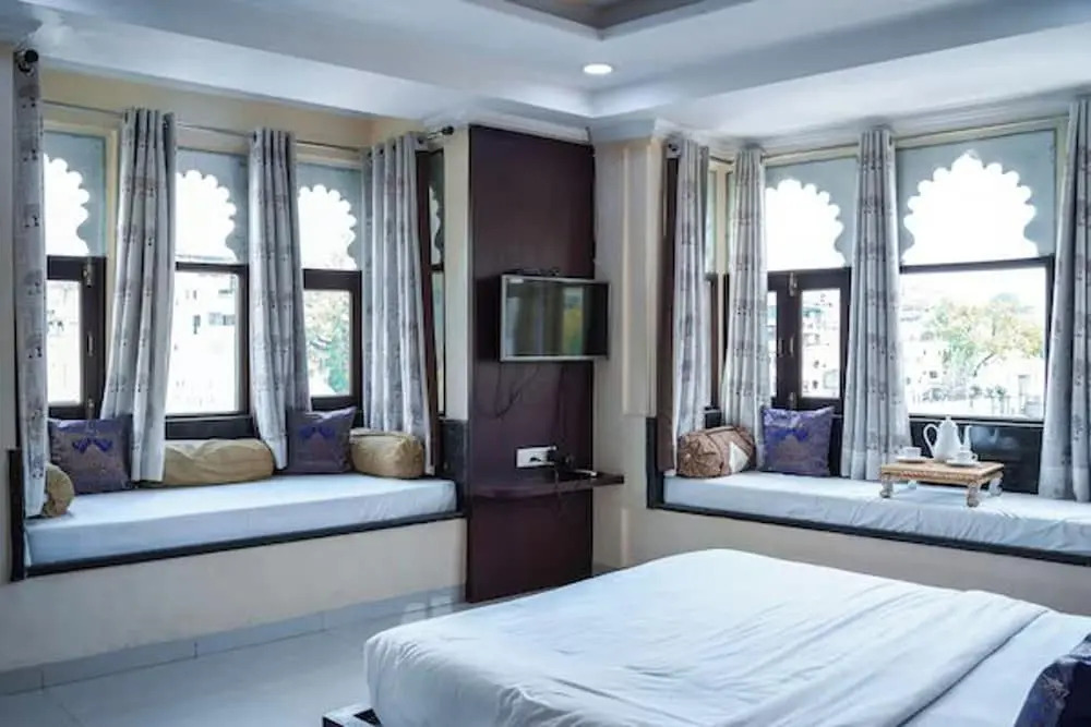 Mannat Udaipur Lakeview Boutique