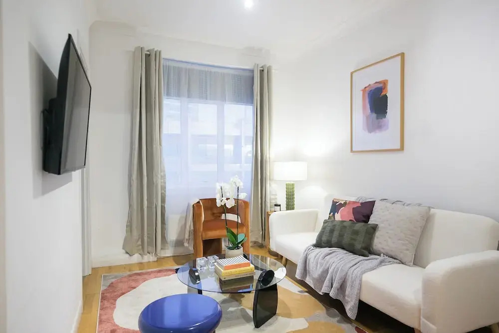 Perfectly Located Apartment Above Tube Station